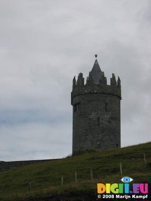 26922 Doonagore Castle tower